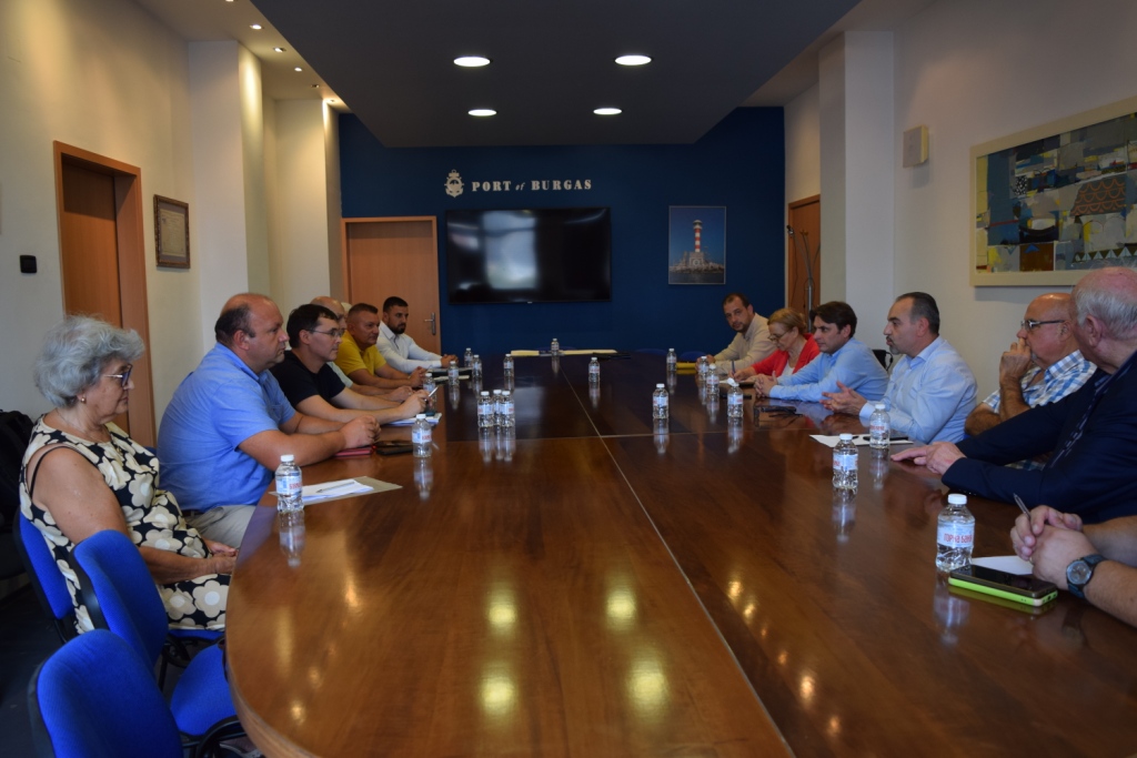 Председателят на БСК се срещна с членове на ТИК-Бургас